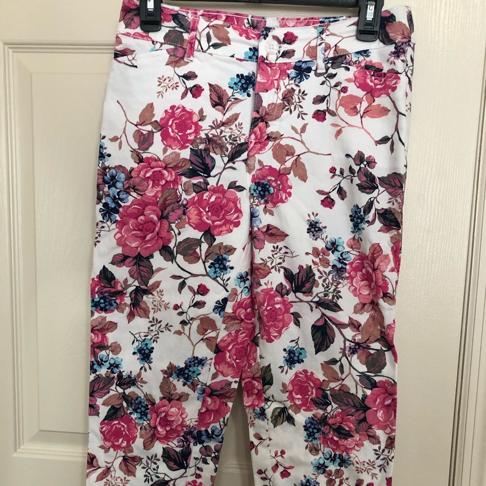 Floral print women’s capris size 4